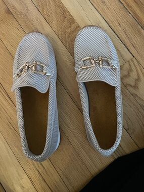 Women’s Slip-On Loafer with Gold Chain Accent - Light Beige